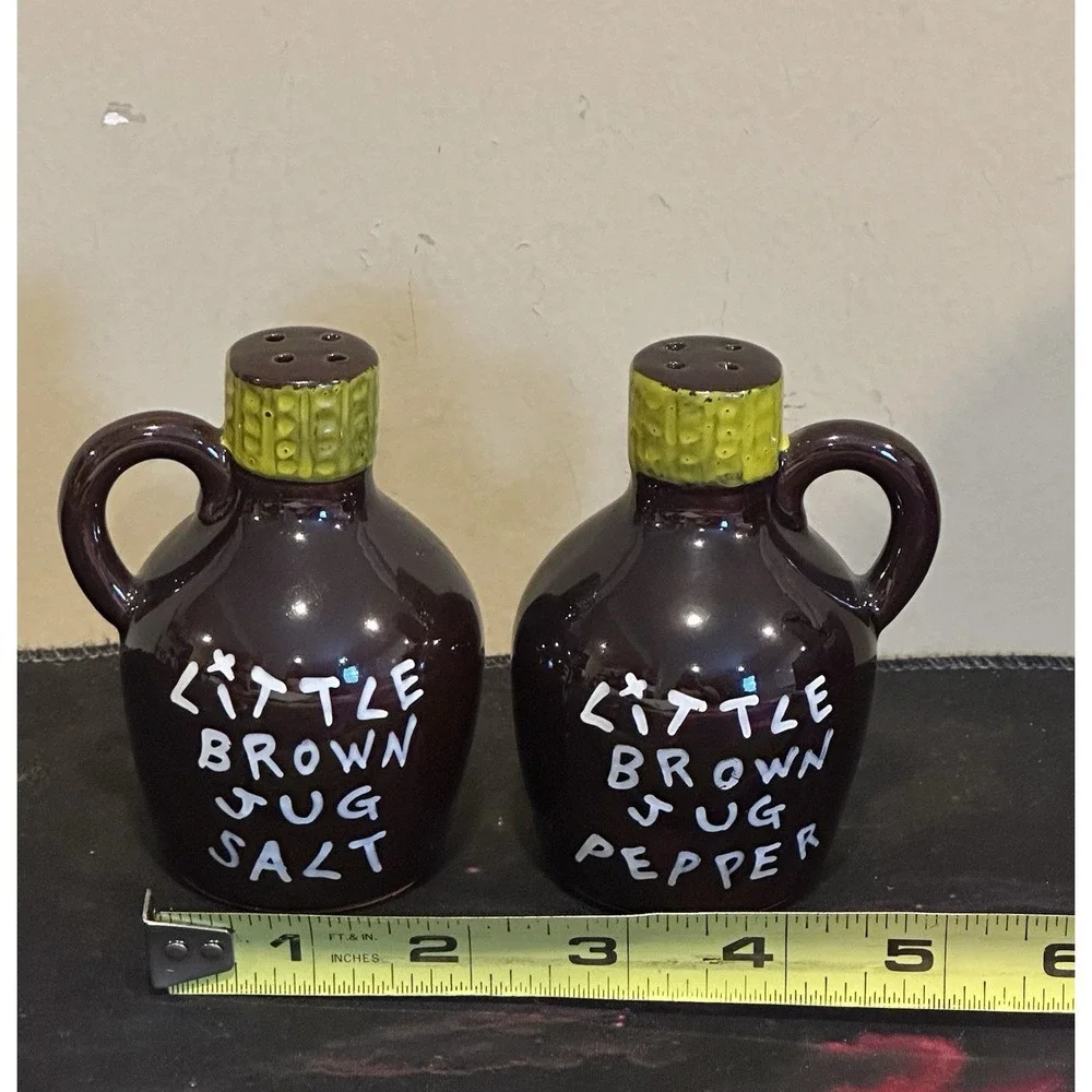 Little Brown‎ Jug Vintage Salt & Pepper Shakers